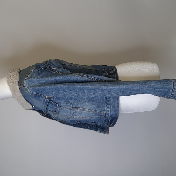Old Navy Stone-washed Cropped Denim Jacket with Sherpa Collar, Size XS - Picture 4 of 6